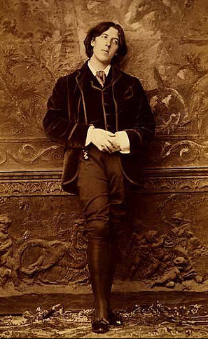Wilde leaning against a wall